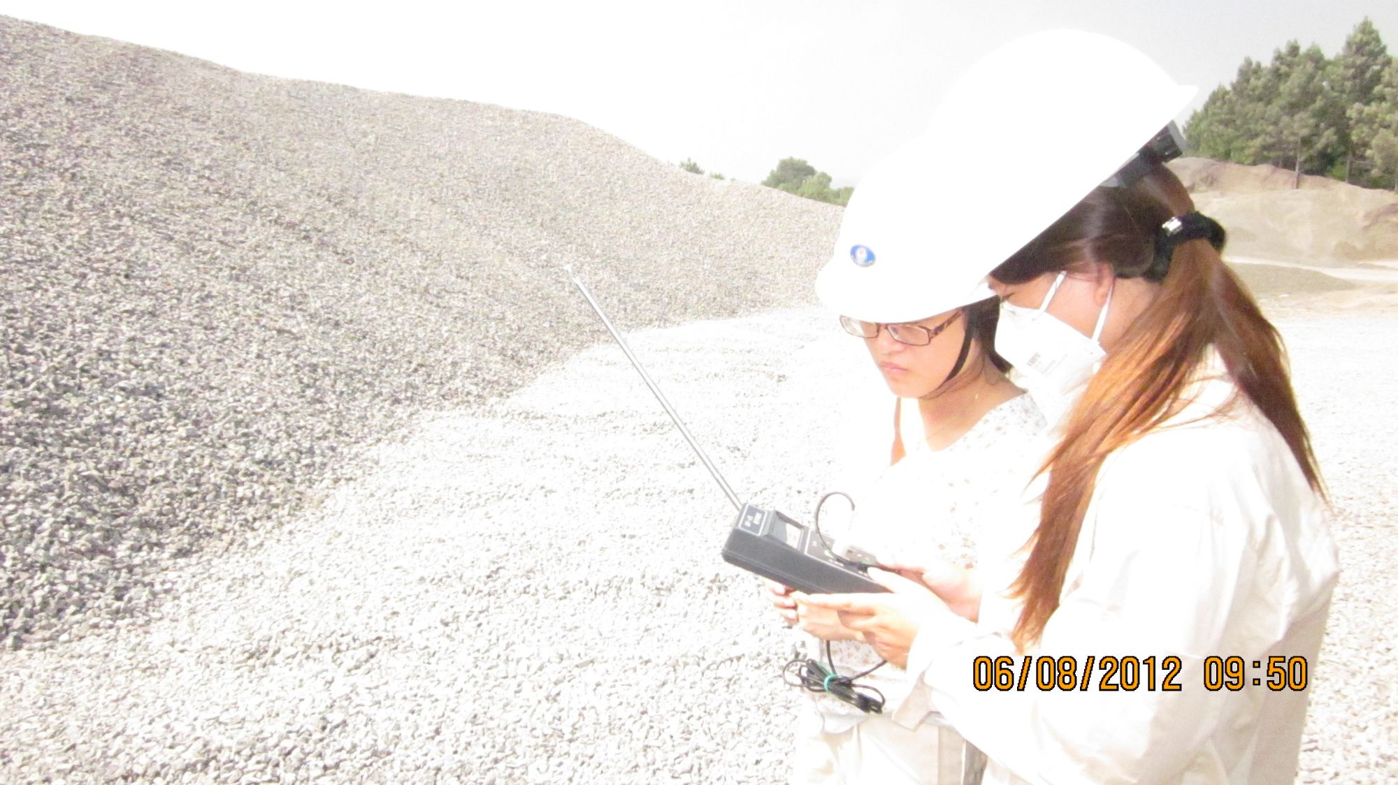 我司技术员在宿松采石场现场检测图片